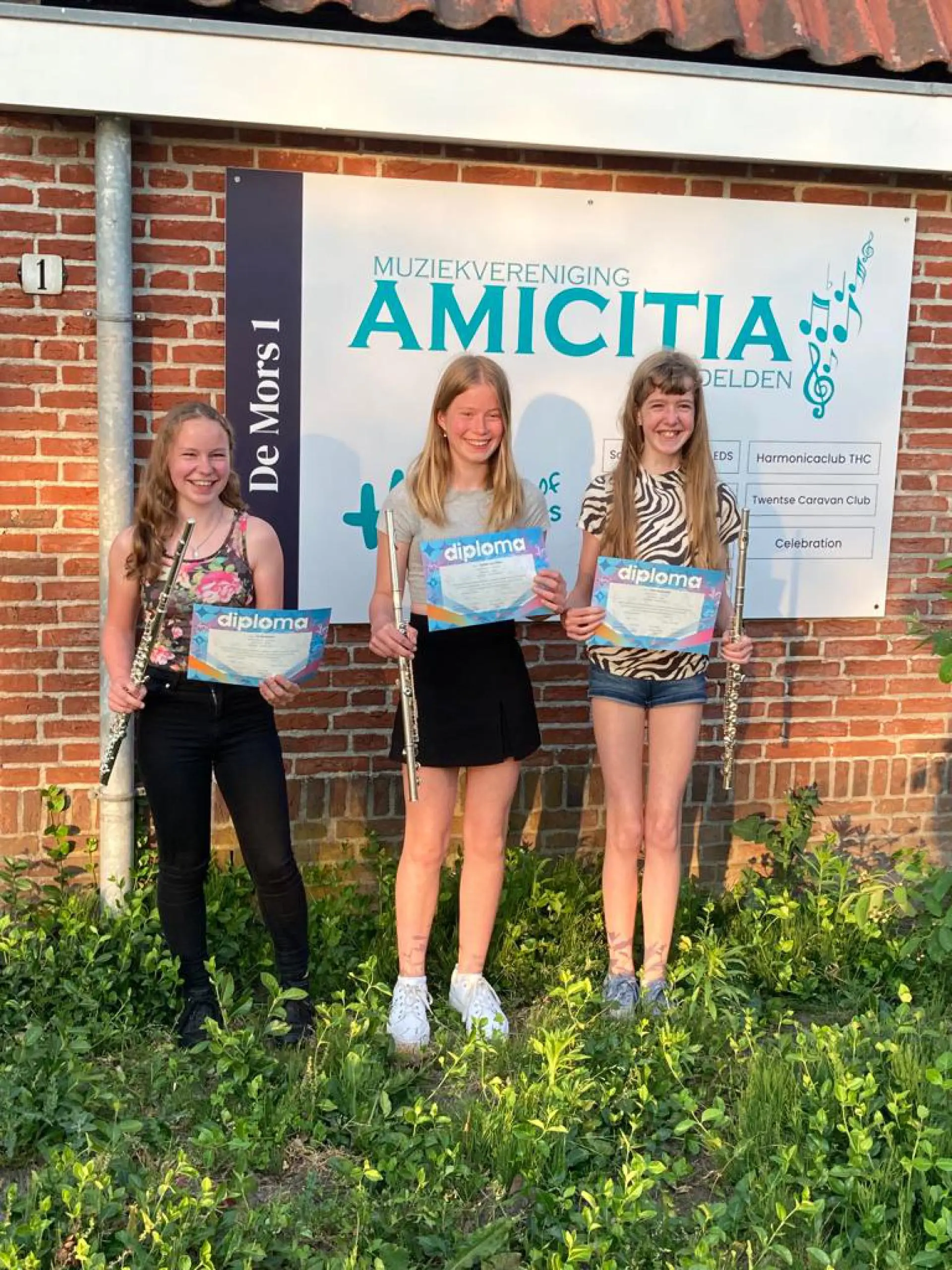 IMG_20230608_WA00041_album_Diplomas_202306101114461