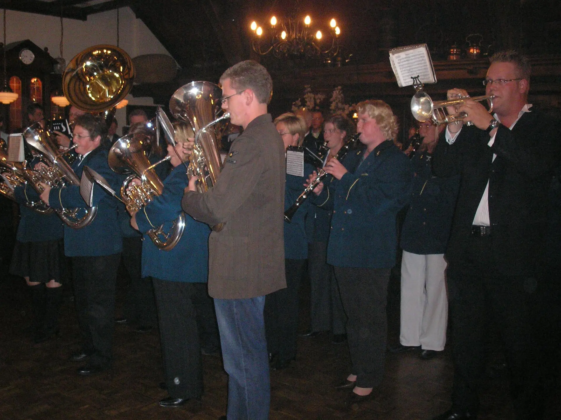 P9080272_album_Serenade_bruiloft_Miriam_en_bart_202109231620271