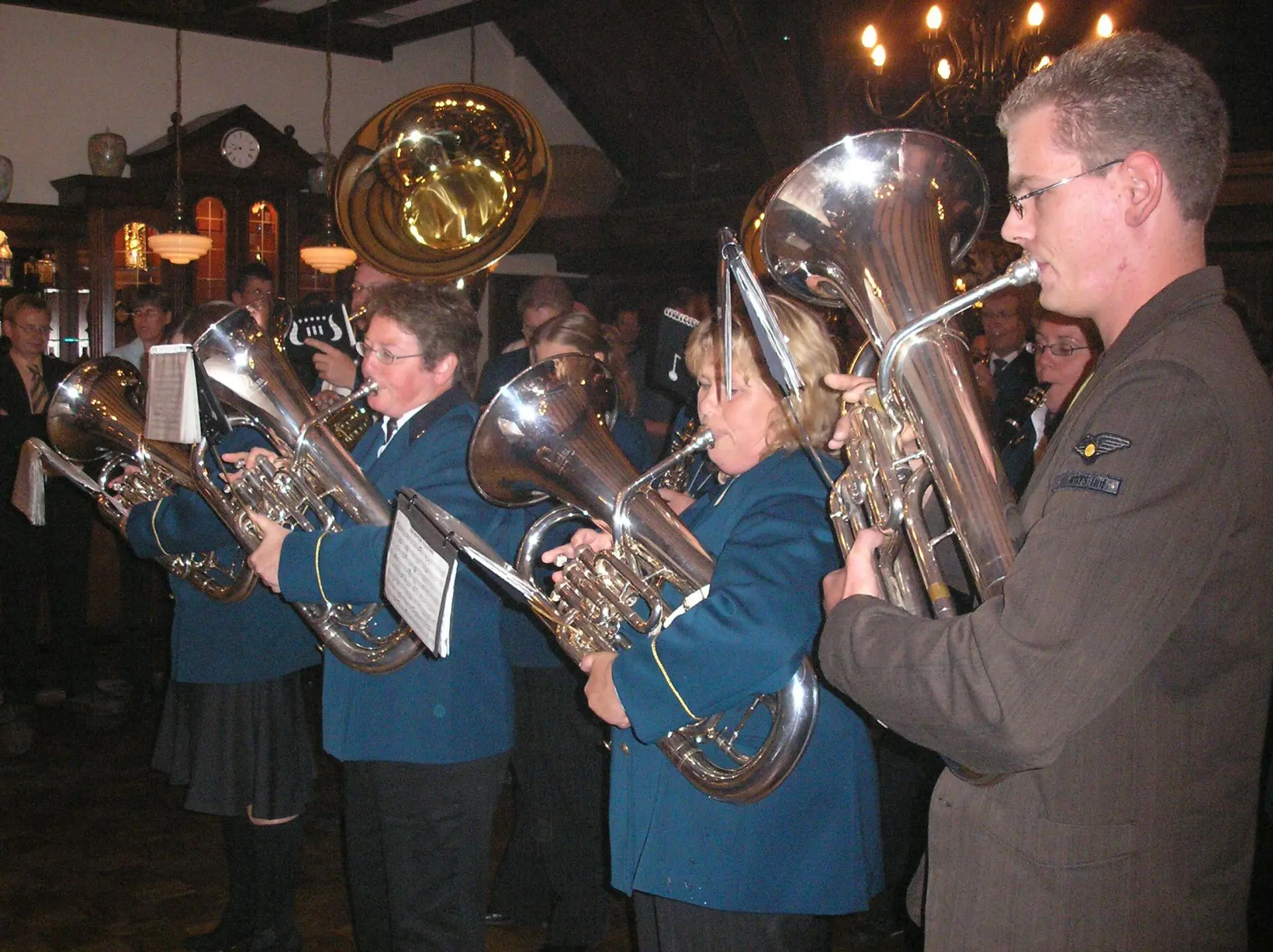 P9080273_album_Serenade_bruiloft_Miriam_en_bart_202109231620281