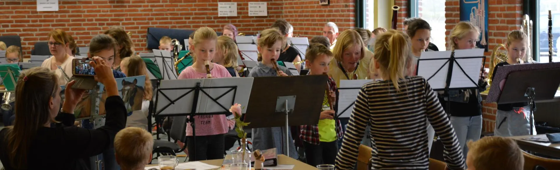 04_Amicitia_Wieger_wordt_wakker_album_Wieger_Wordt_Wakker_202208031543281