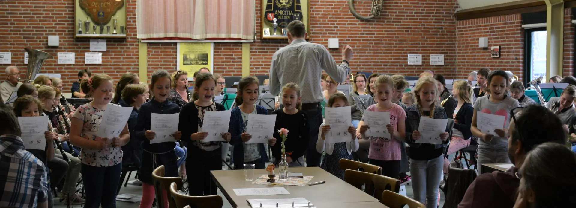 12_Amicitia_Wieger_wordt_wakker_album_Wieger_Wordt_Wakker_202208031543281