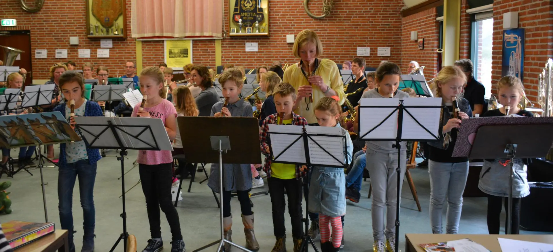 08_Amicitia_Wieger_wordt_wakker_album_Wieger_Wordt_Wakker_202208031543291