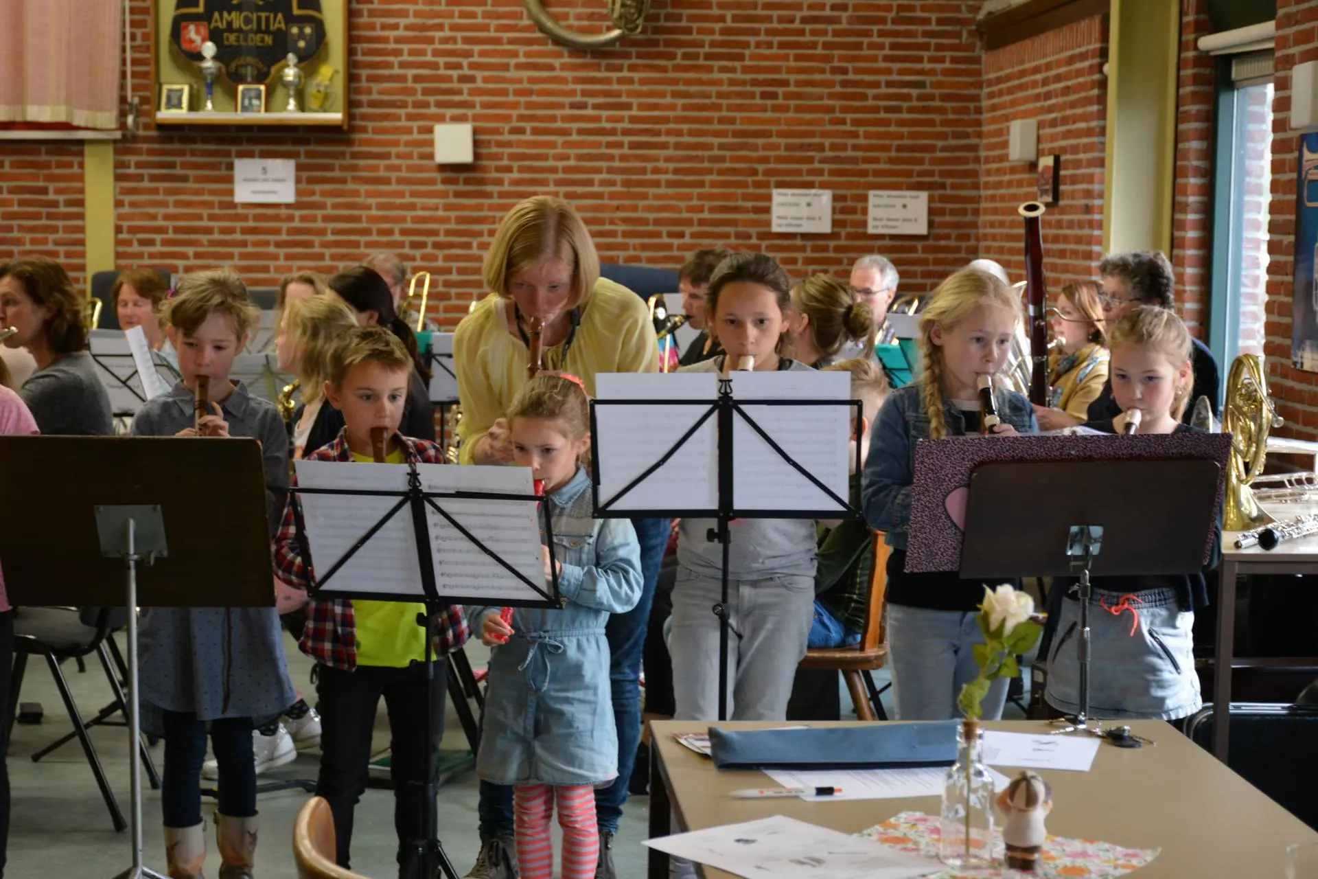 03_Amicitia_Wieger_wordt_wakker_album_Wieger_Wordt_Wakker_202208031543281