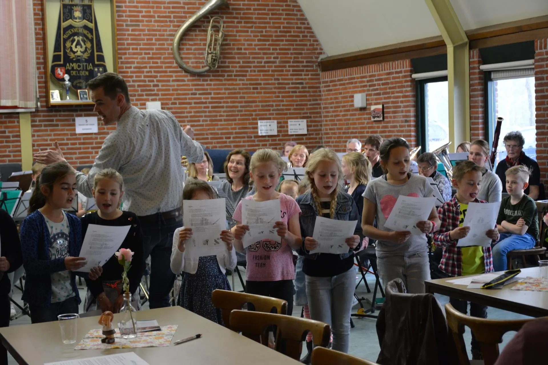 13_Amicitia_Wieger_wordt_wakker_album_Wieger_Wordt_Wakker_202208031543301