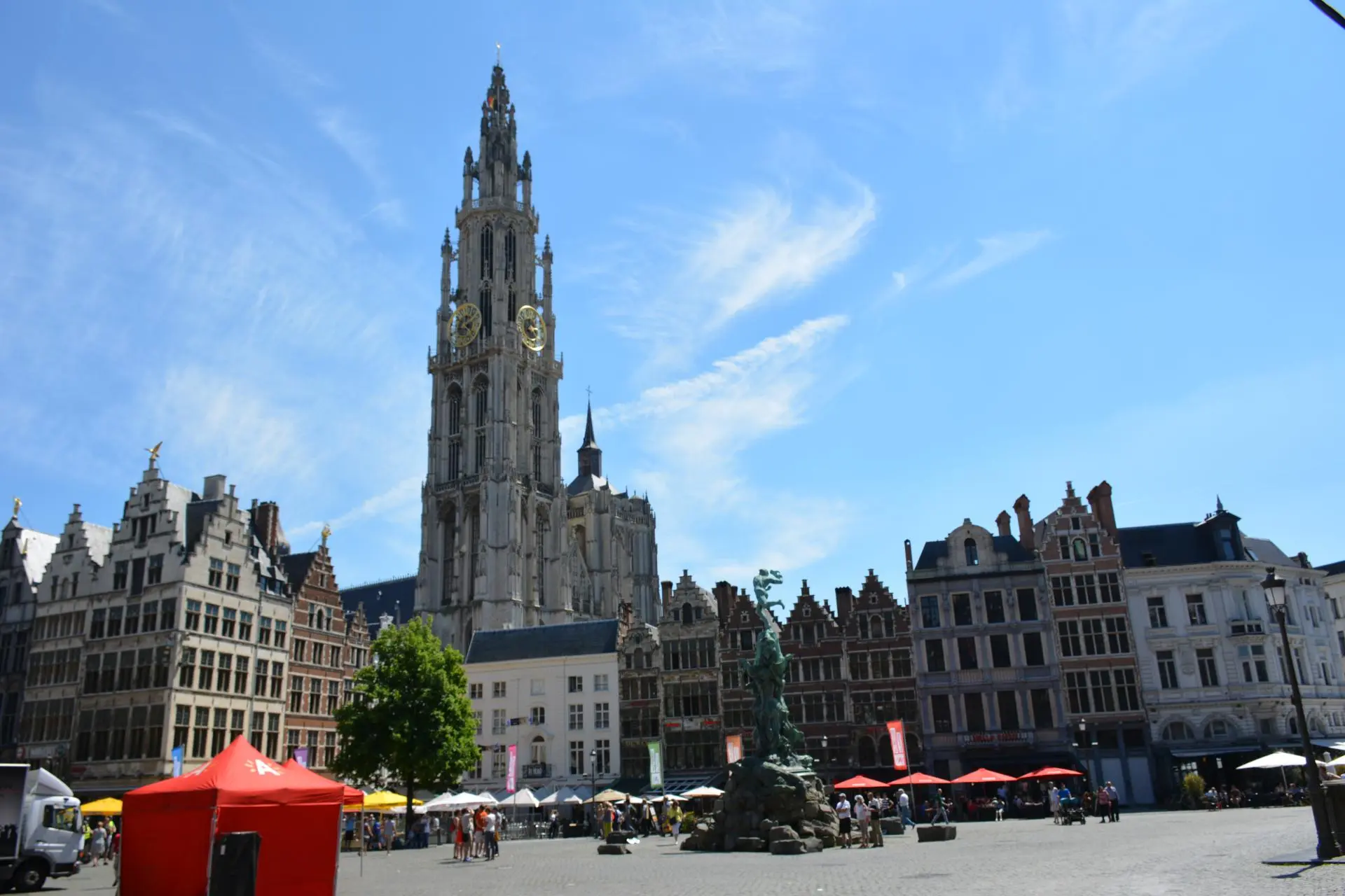 C031_Antwerpen_Grote_Markt_album_Amicitia_concertreis_Gent_Dag_3_202208031523411