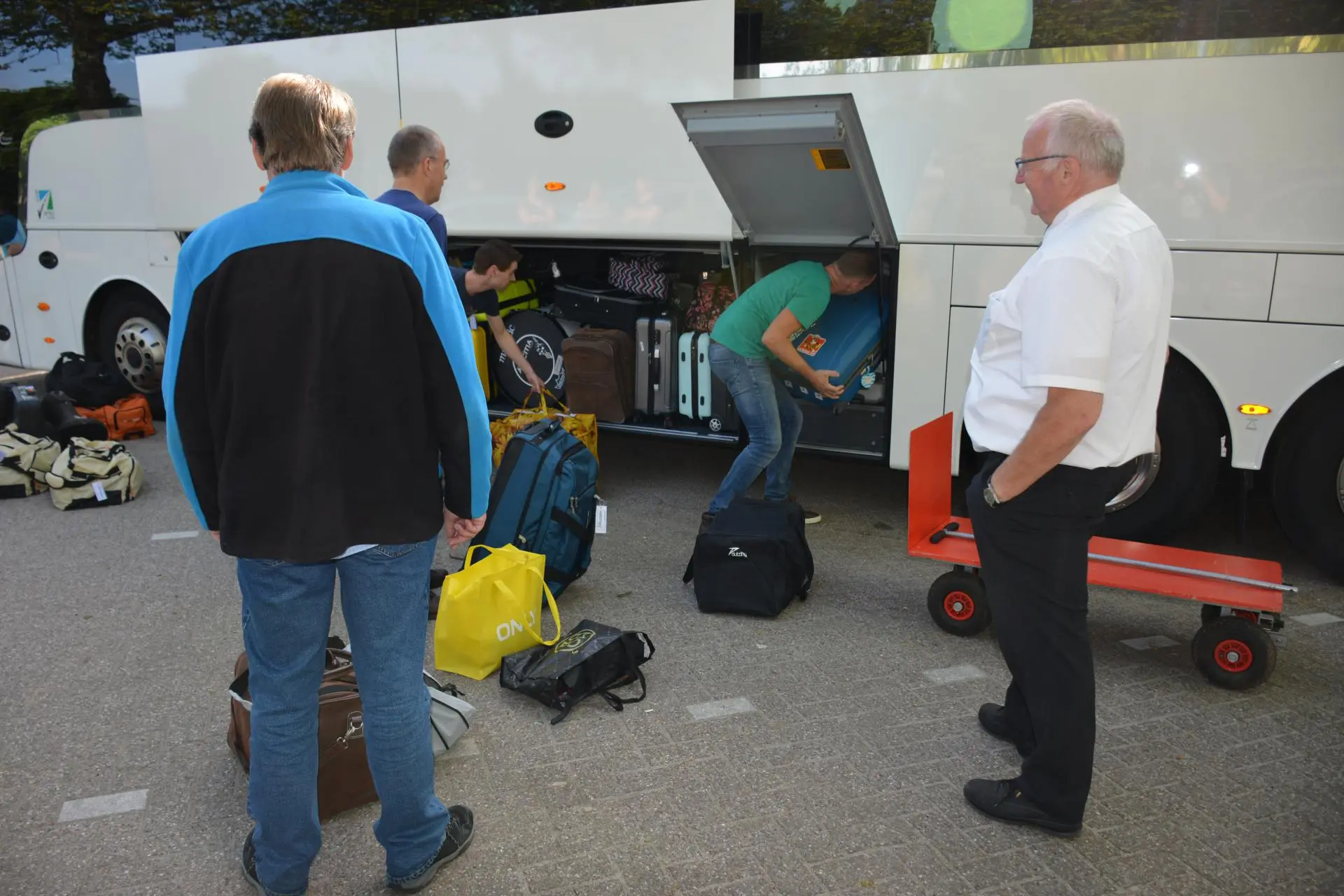 A006_inpakken_en_wegwezen_album_Amicitia_concertreis_Gent_Dag_1_202208031509391