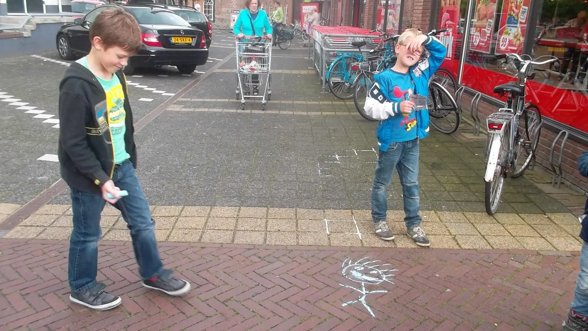 Team_a_krijt_op_de_grond_album_Jeugdactiviteit_202208031403211