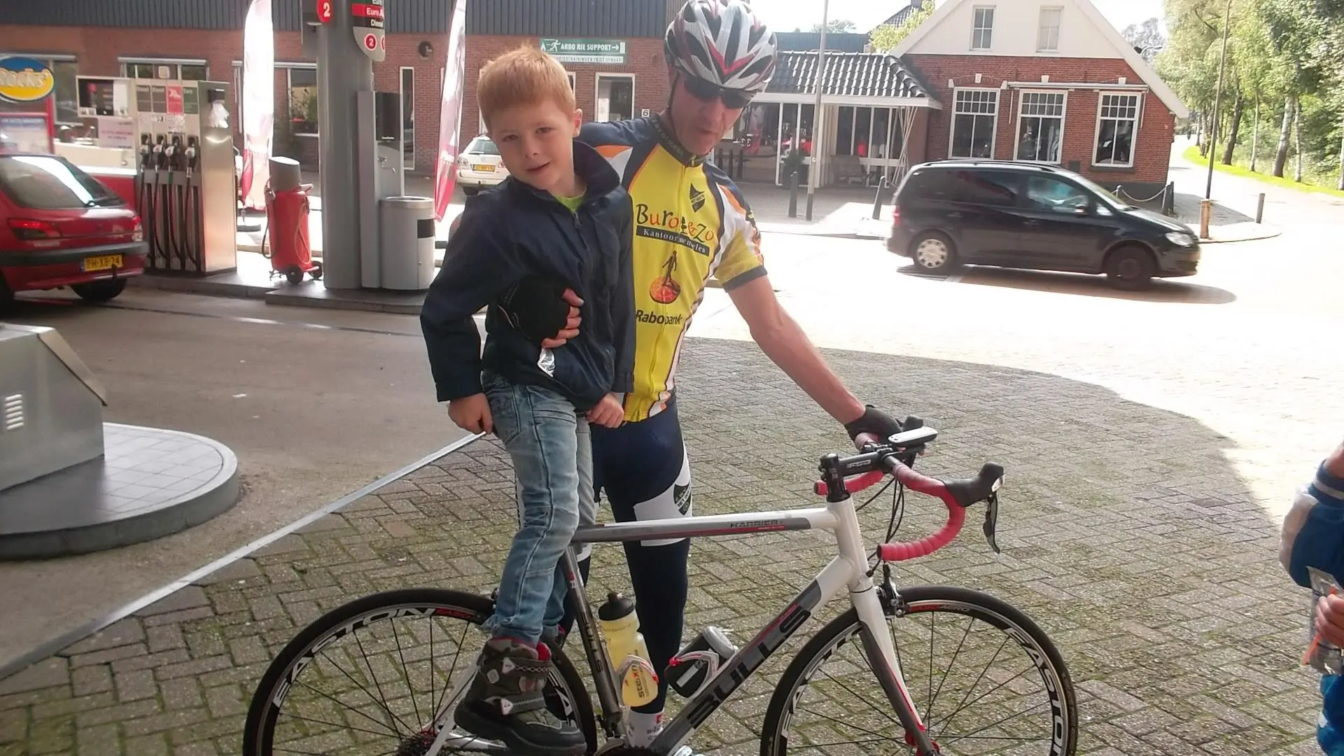 Team_a_maak_een_rondje_op_de_fiets_van_een_onbekende_album_Jeugdactiviteit_202208031403211