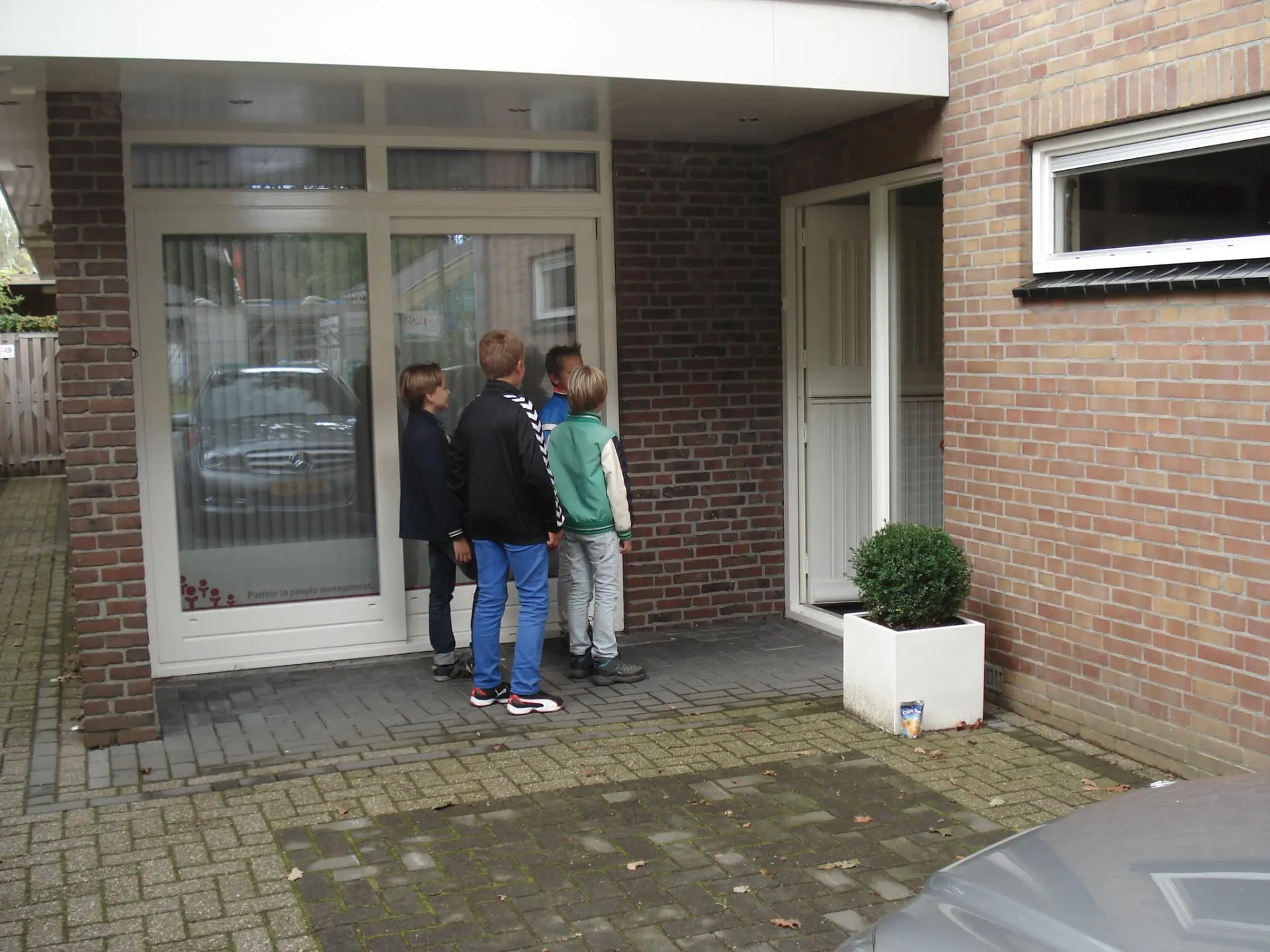 team_b_bel_aan_en_zing_een_liedje_album_Jeugdactiviteit_202208031403241