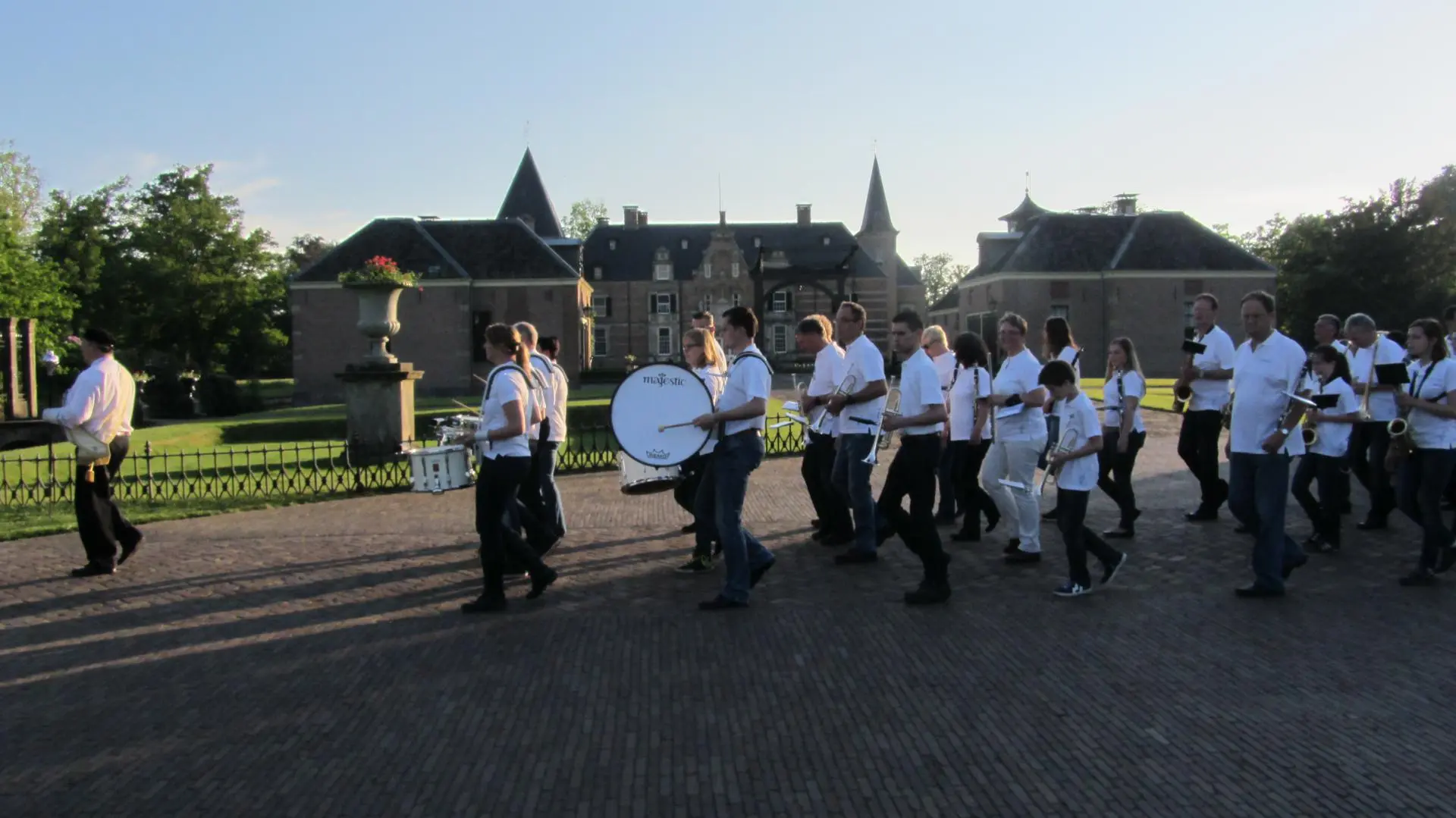 12_Amicitia_intocht_avondvierdaagse_album_Avondvierdaagse_202208031353191