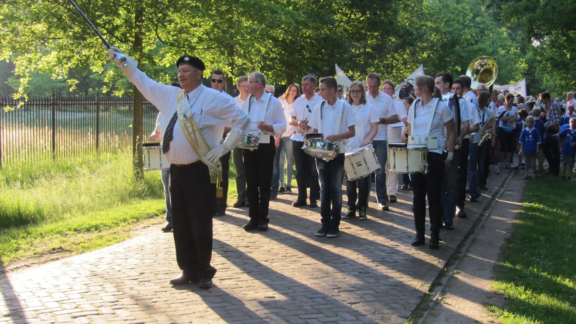 10_Amicitia_intocht_avondvierdaagse_album_Avondvierdaagse_202208031353201