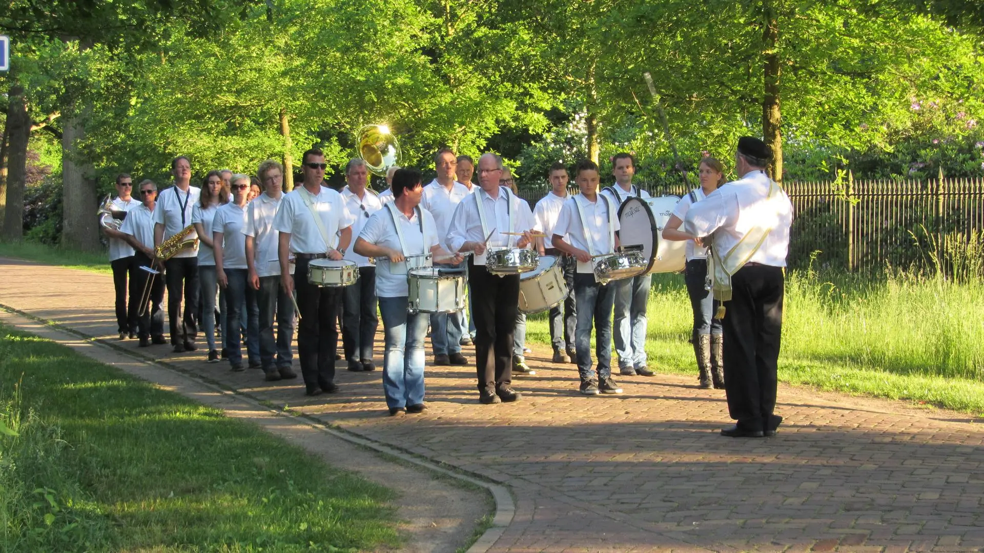06_Amicitia_intocht_avondvierdaagse_album_Avondvierdaagse_202208031353201