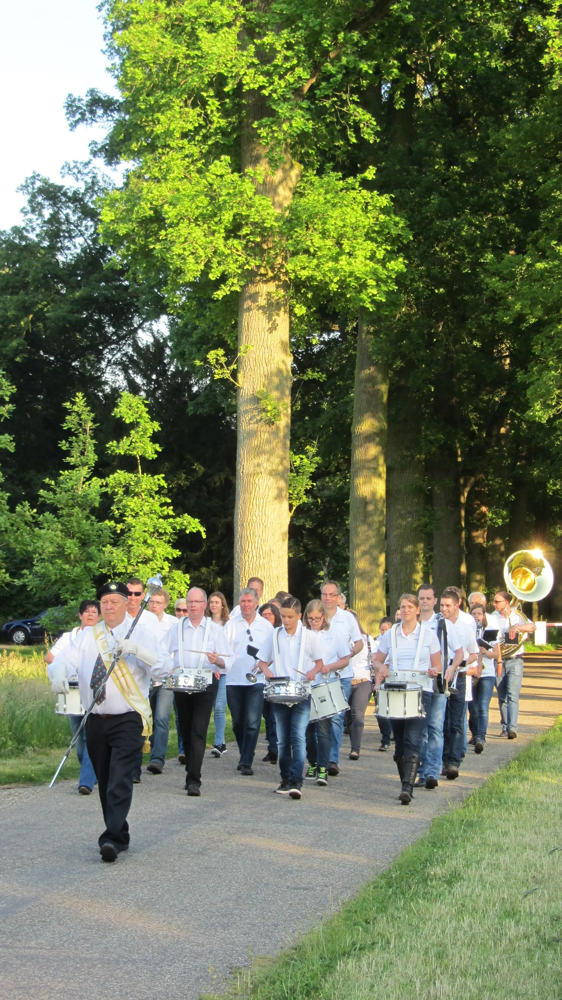 03_Amicitia_intocht_avondvierdaagse_album_Avondvierdaagse_202208031353201