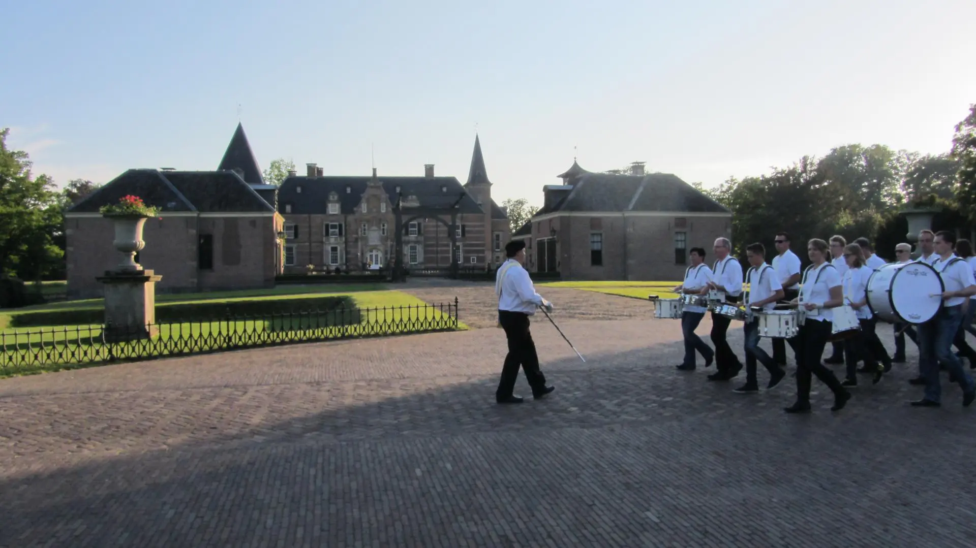 11_Amicitia_intocht_avondvierdaagse_album_Avondvierdaagse_202208031353201
