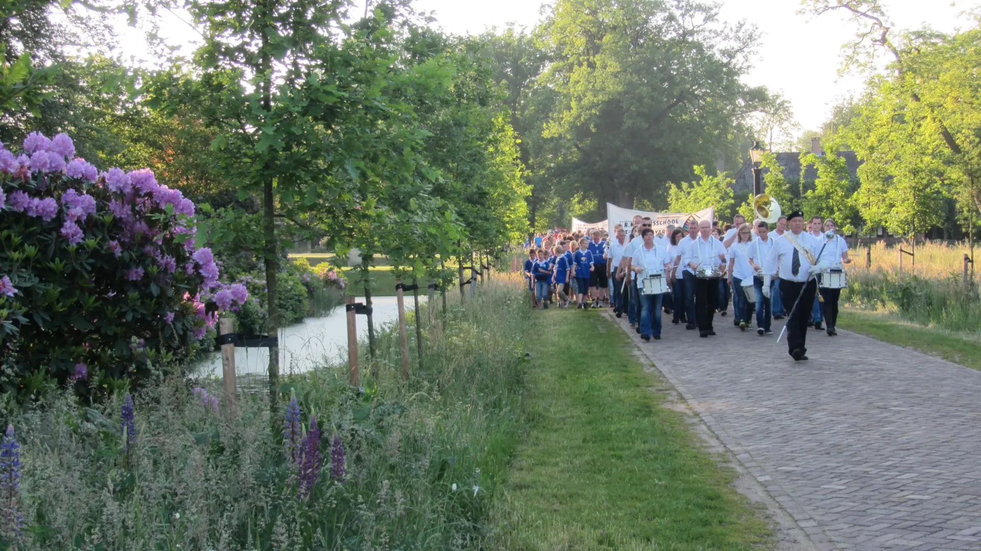 13_Amicitia_intocht_avondvierdaagse_album_Avondvierdaagse_202208031353211