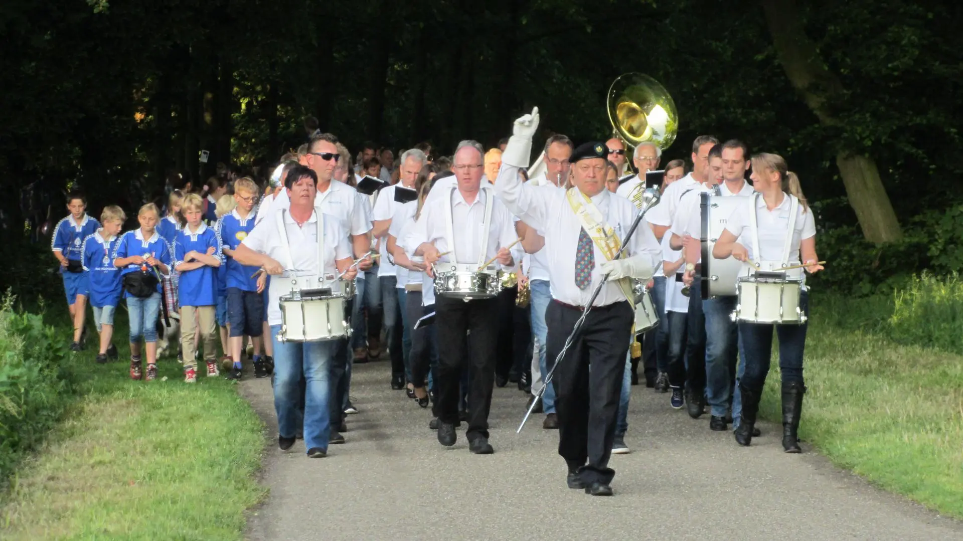 16_Amicitia_intocht_avondvierdaagse_album_Avondvierdaagse_202208031353211