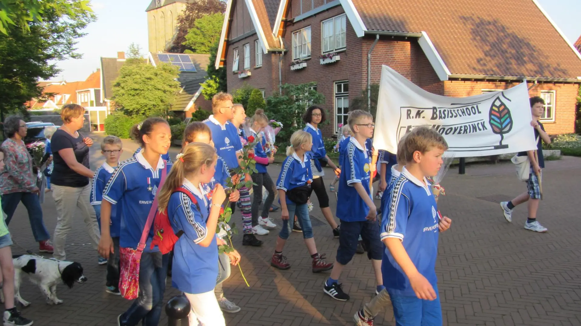 30_Amicitia_intocht_avondvierdaagse_album_Avondvierdaagse_202208031353231