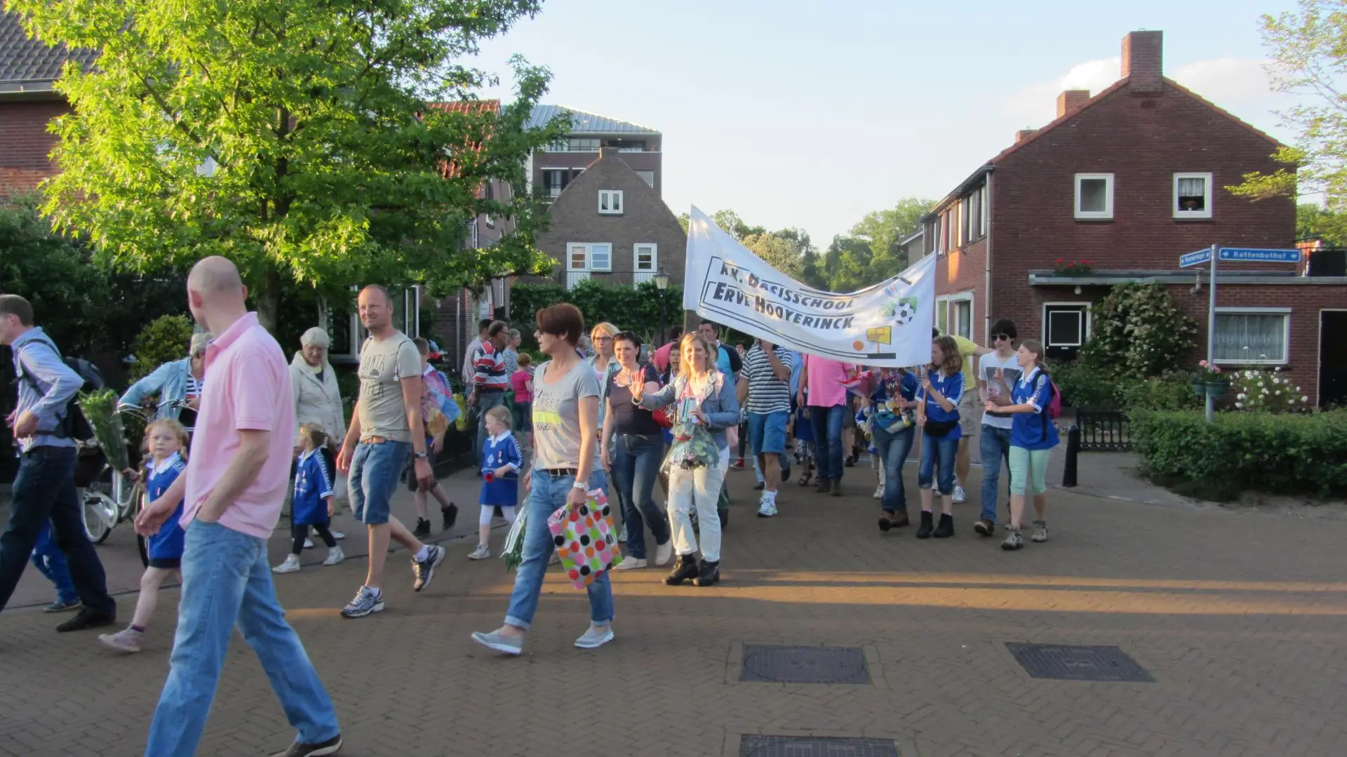 32_Amicitia_intocht_avondvierdaagse_album_Avondvierdaagse_202208031353251