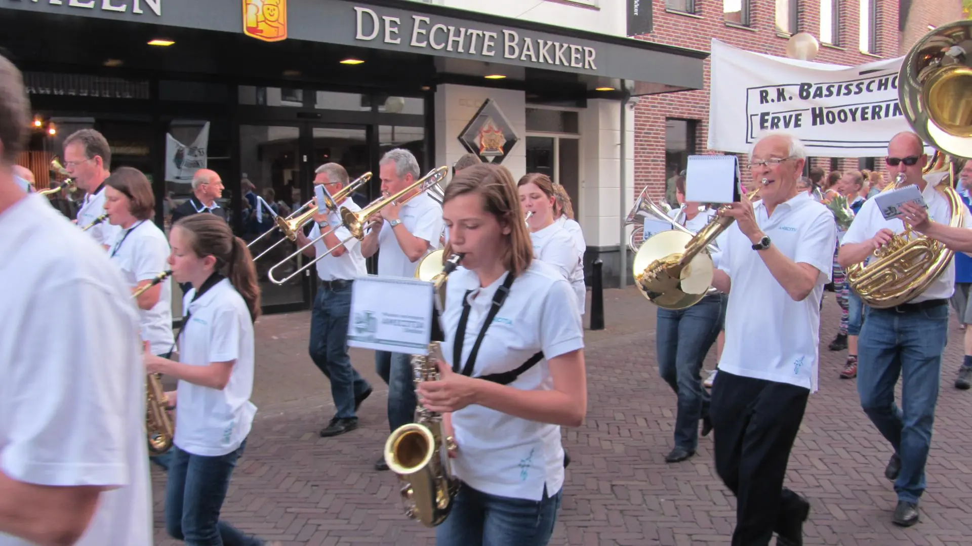 36_Amicitia_intocht_avondvierdaagse_album_Avondvierdaagse_202208031353261