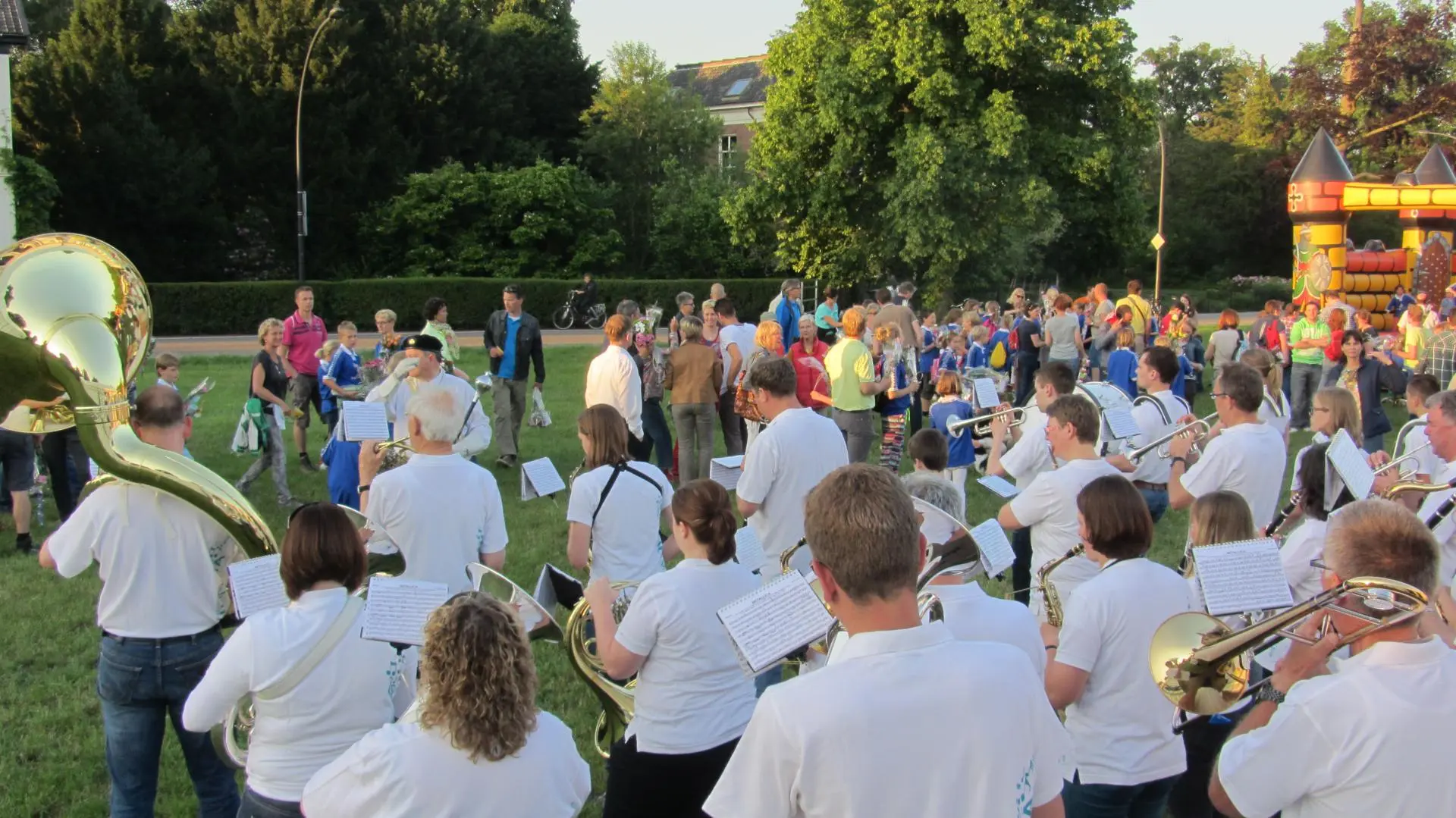 48_Amicitia_intocht_avondvierdaagse_album_Avondvierdaagse_202208031353291