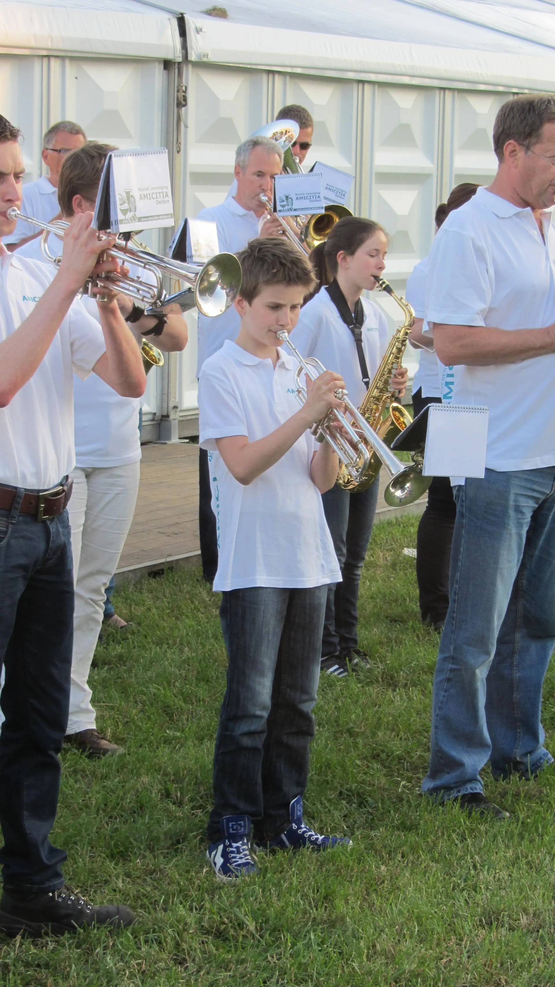 54_Amicitia_intocht_avondvierdaagse_album_Avondvierdaagse_202208031353321