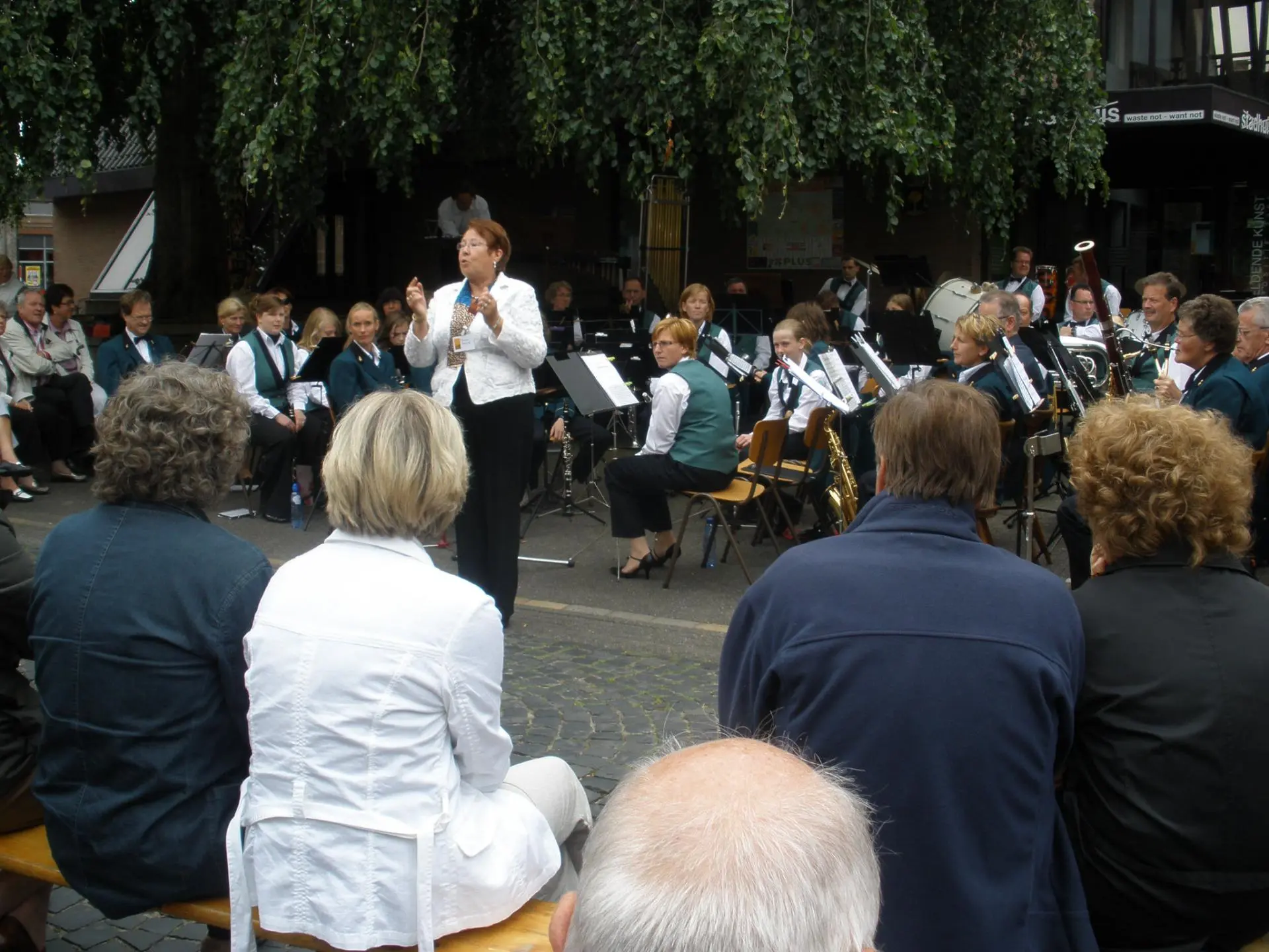 P6070002_album_Concert_bij_gemeentehuis_202208031304011