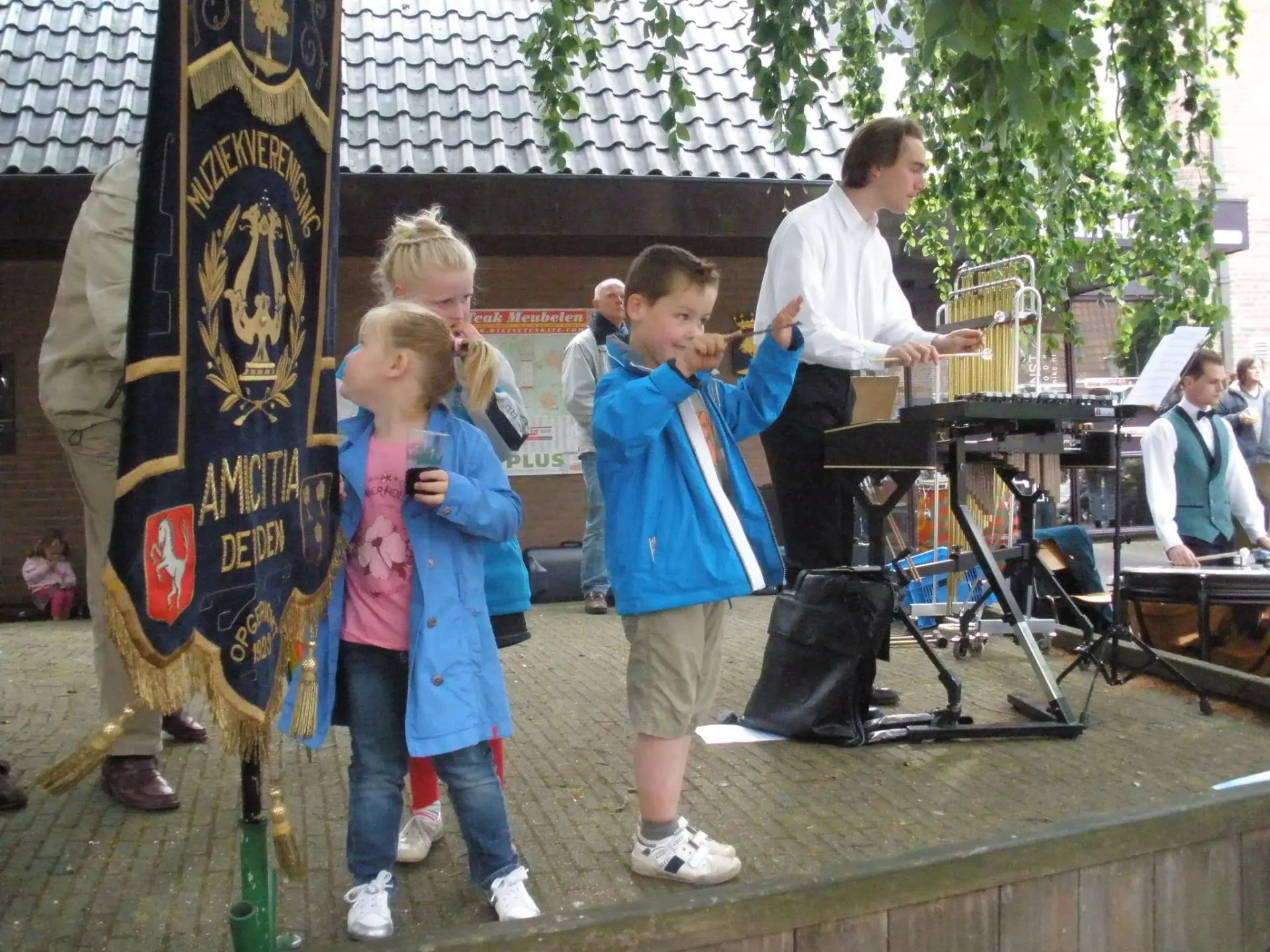 P6070060_album_Concert_bij_gemeentehuis_202208031304071