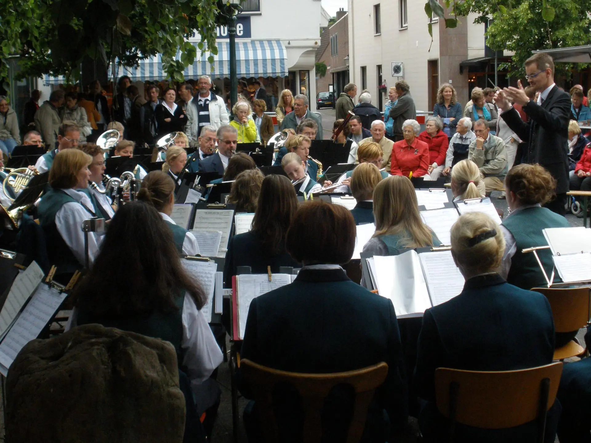 P6070064_album_Concert_bij_gemeentehuis_202208031304091